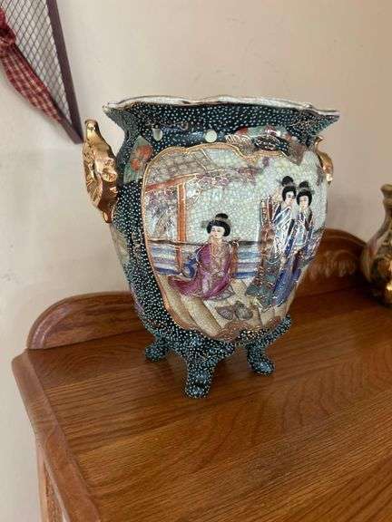 Royal Satsuma 24K “Three Geishas” Hand-Painted Vase image