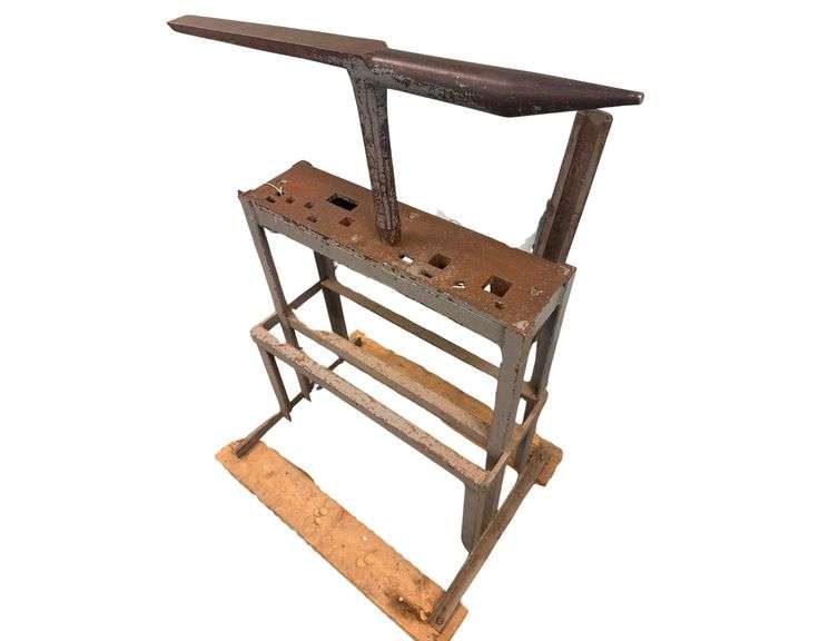 38.5” Beak Horn Stake on Rolling Stand image