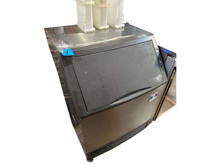 Manitowoc Ice Machine - Model UYF0190A-161B - Serial No. 310629362 - 1PH - 26in x 29in x 38in image