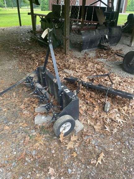 Plug Aerator Model no. PA-403 BH with a Yard a Thachor image