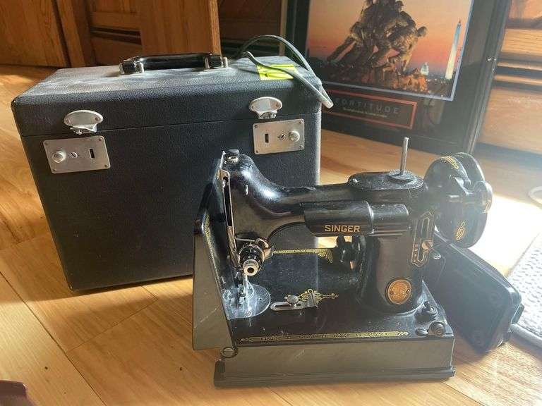 Portable Singer Sewing Machine 11x7x9.35 Inches has Original Travel Case image
