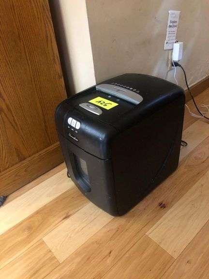 Swingline Paper Shredder Model No. EX100-07 image