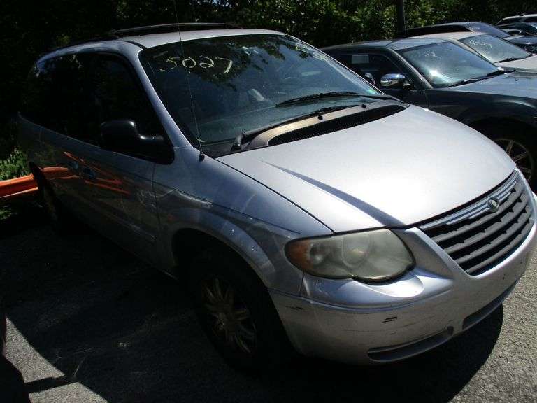 SILVER, 2005, CHRYSLER TOWN & COUNTRY, 2C8GP54L65R265027, KEY ,LKM 193,448 image
