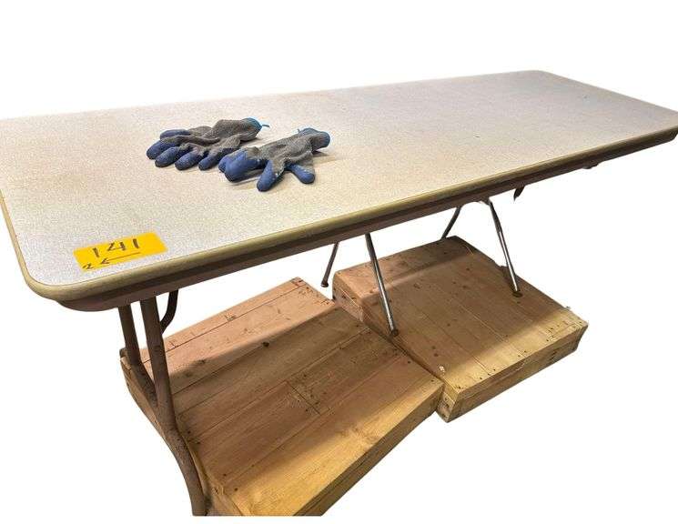 6’ Folding Table image