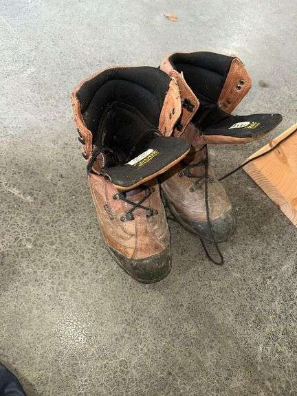 Men’s Guide Gear Hunting Boots Size 10 image