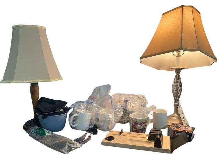 2 Lamps 3 Coffee Mugs image