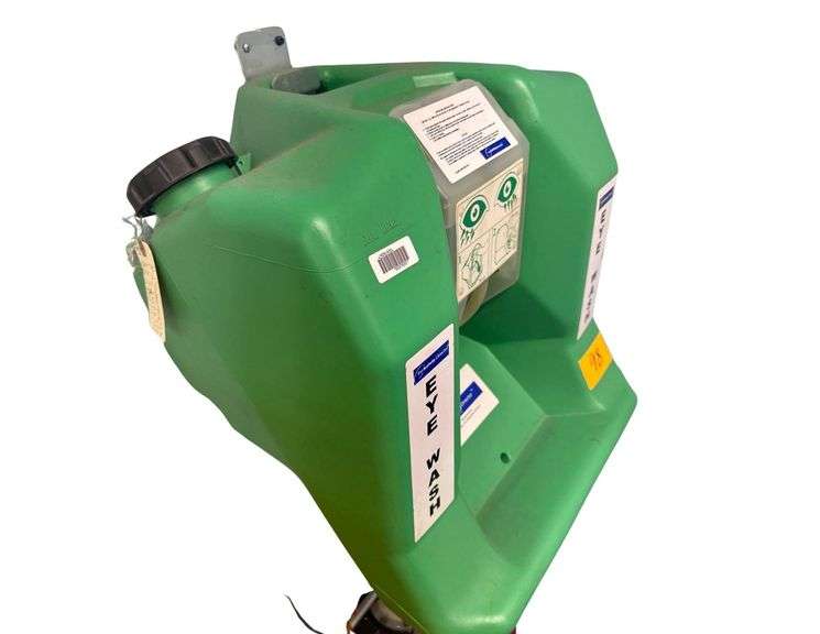 Eye Wash Station With Recycler image