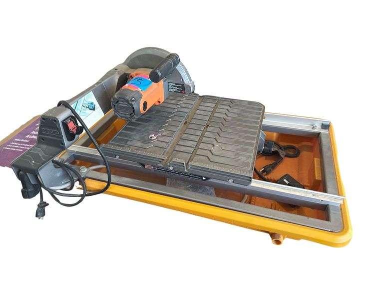 RIDGID 7" Wet Tile Saw - Model R4030 - Serial No. CS13275DD00303 - 120V image