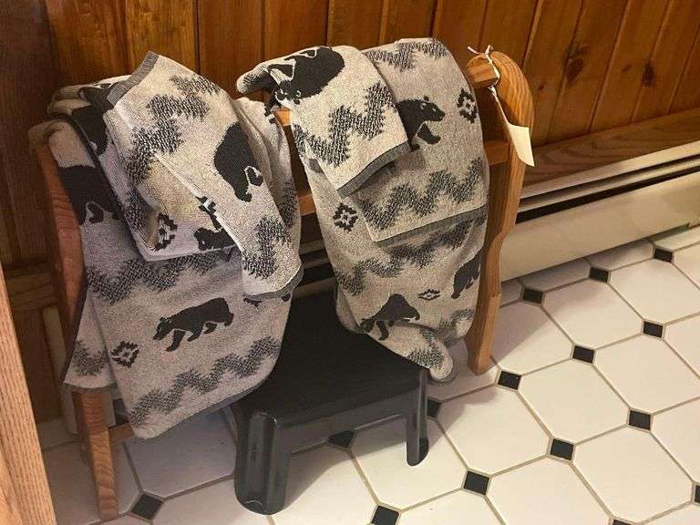Wooden Towel Rack with 2 Towel Sets 25x6x23 Inches image