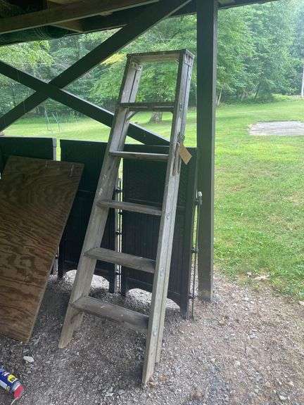 Wooden 6 Foot Stepladder image
