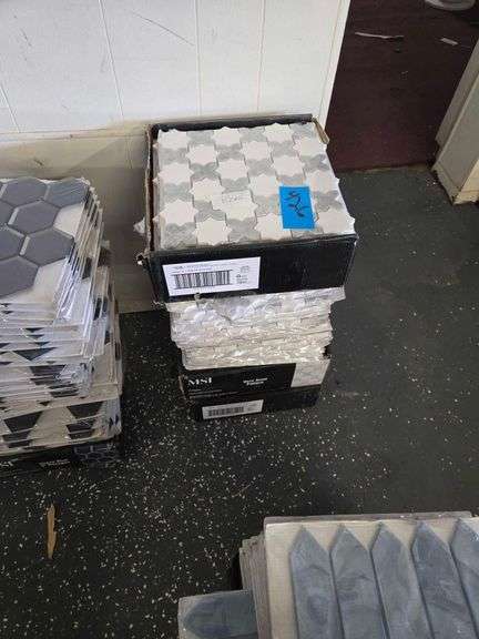 MSI Vera Anne Pattern Wall Tile. 5 Total Cases. Not All are in Boxes image