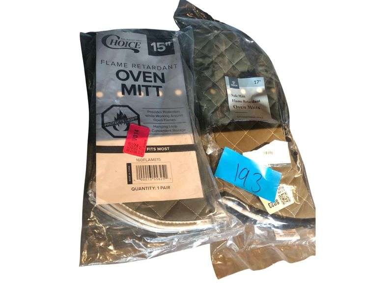 2 Sets Of Oven Mitts image