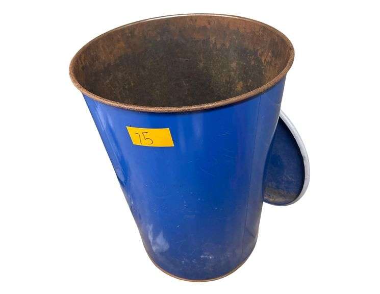 Metal Barrel With Lid image