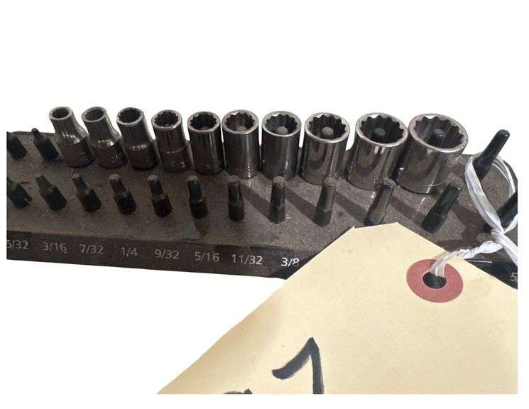 Craftsman 5/8” 12 Point Sockets - SAE image