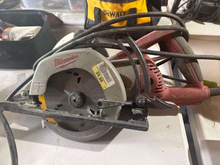 Milwaukee Worm Drive Circular Saw image