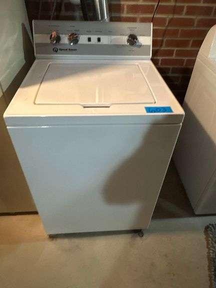 Speed by Queen Electric Washer 43in. H. X 26in. W. X 27in. D. image