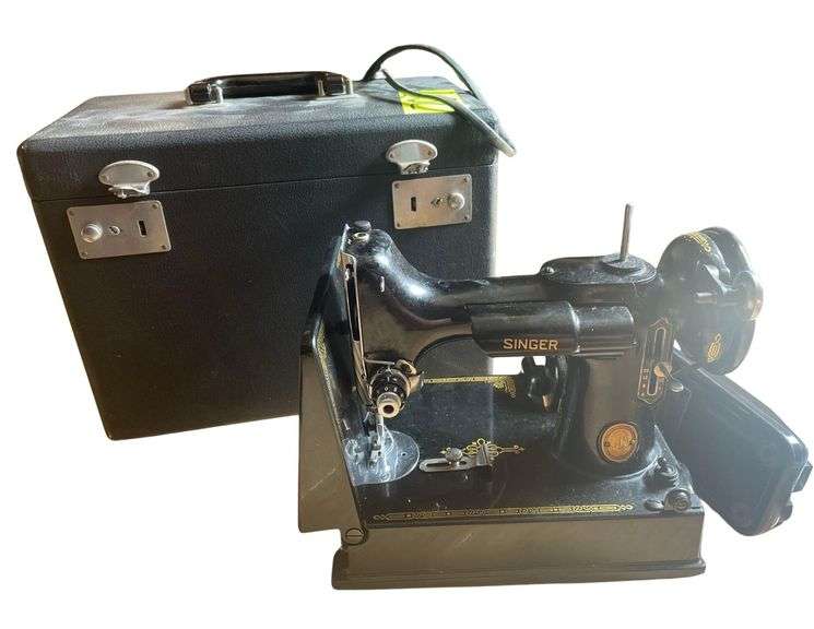 Portable Singer Sewing Machine 11x7x9.35 Inches has Original Travel Case image