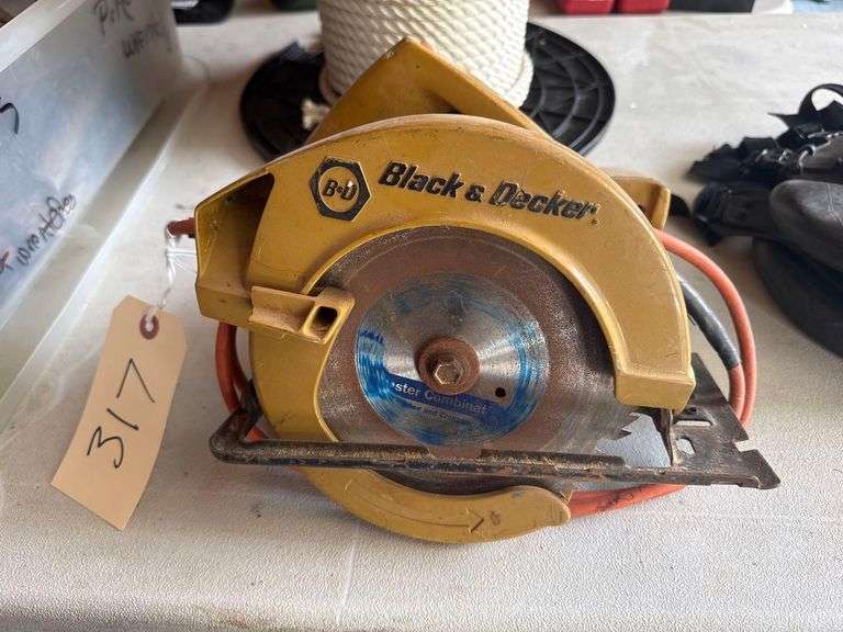 Black and Decker 7 1/4” Circular Saw image