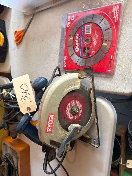 Ryobi 7 1/4 Circular Saw and 3 Saw Blades image