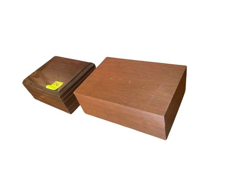 2 Wooden Humidors one is 15x10x5.75 Inches other us 11.5x9.5x5.5 Inches image