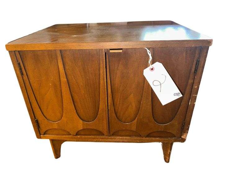 Broyhill Premier Brasilia Collection - Commode Nightstand/ End Table - Catalog No. 6150-20 - 24" x 18" x 21" - No Paperwork image
