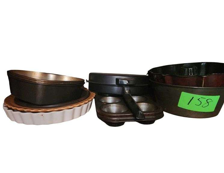 Omelet Pan and Various Baking Pans image