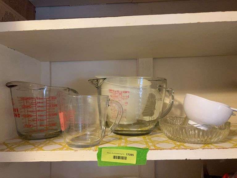 Juicer, wet & dry measuring cups image