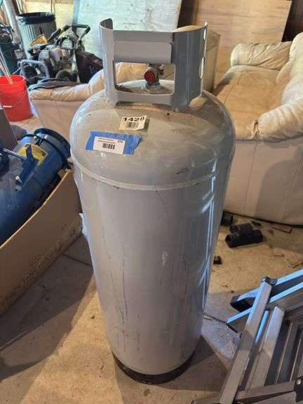 100 gallon propane tank nearly full