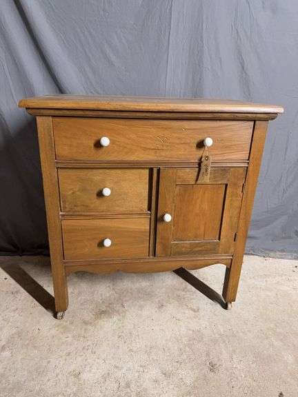 17D x 28L x 30H commode on wheels image