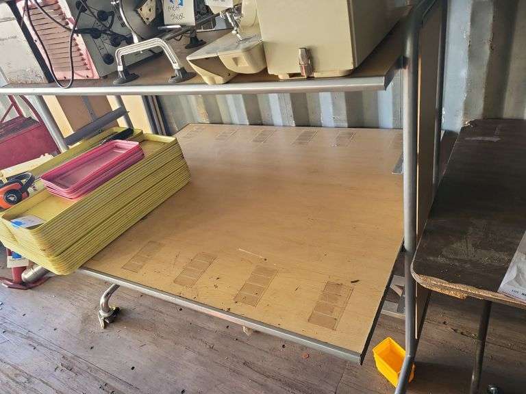 Desk 58x46x52 no contents extra shelves