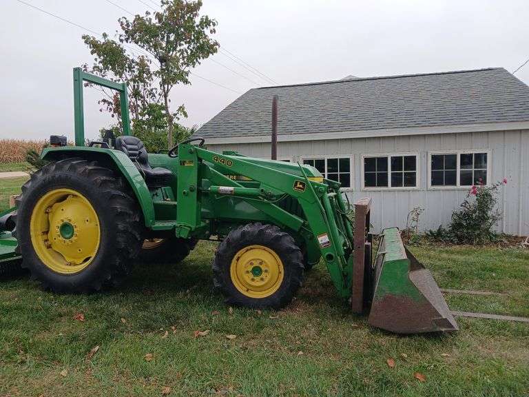 John Deere 1070 diesel compact tractor, 1119 hours on meter, FWA, JD 440 loader, w/ bucket and pallet forks, ROPS, 3 pt SN M1070A150292 image
