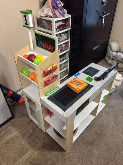 Kids toy market image