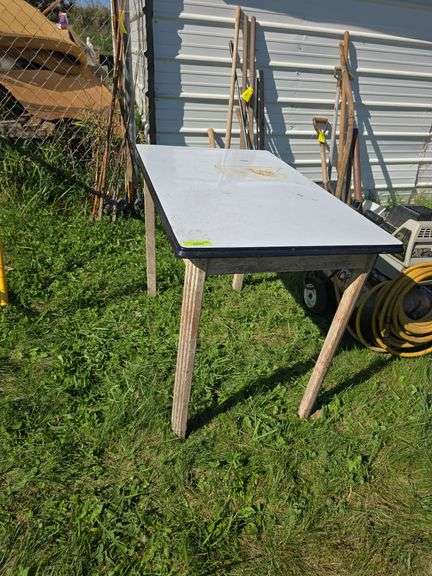25 x 40 Enamel top table, legs need paint
