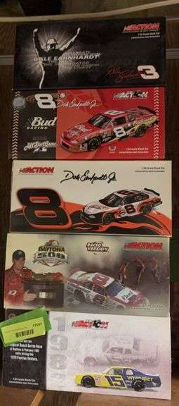 Five 1:24 scale die cast cars as shown image