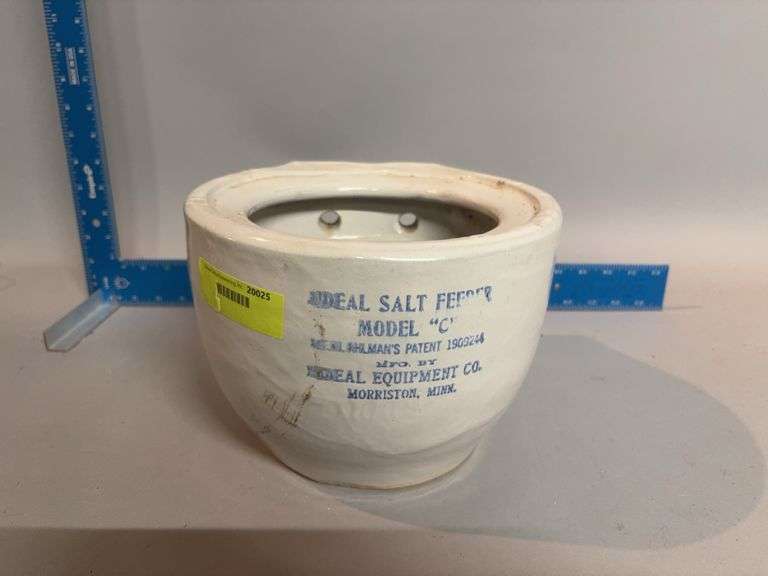 Stoneware Ideal salt feeder image