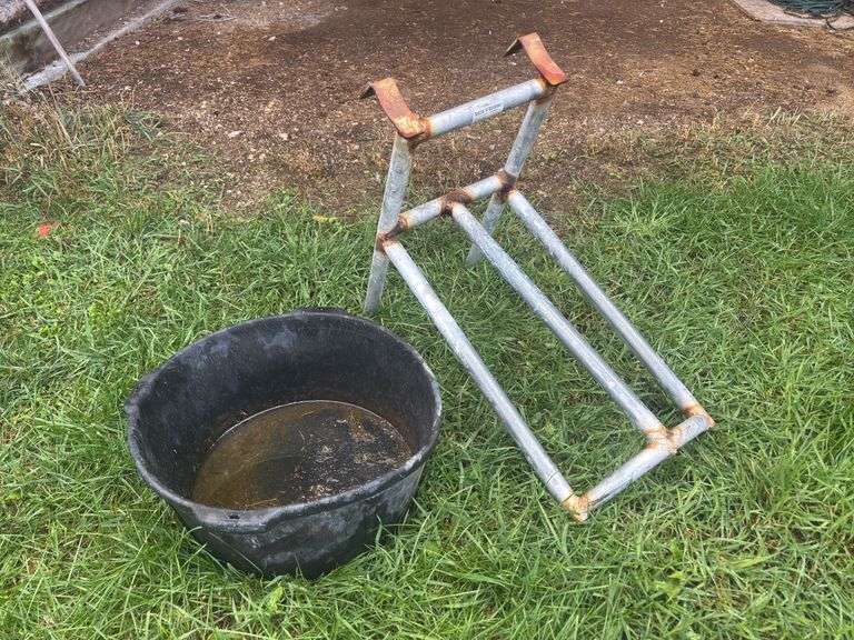 Diamond Enterprises aluminum saddle rack and feed pan