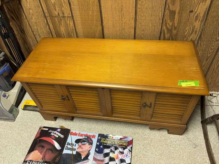 Lane cedar chest with tray 17D x 44L x 21H image