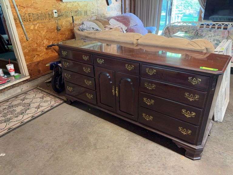 20D x 73L x 34H dresser image
