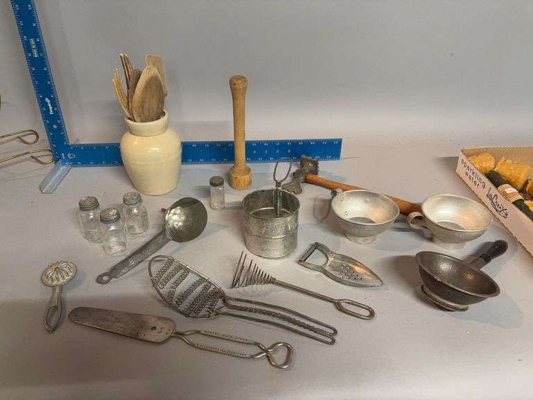 Various vintage kitchen items image