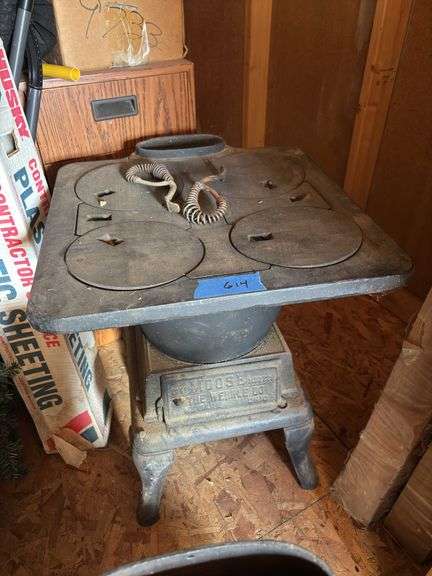 Moose model 225 the Wehrle Company small cast-iron cook stove image