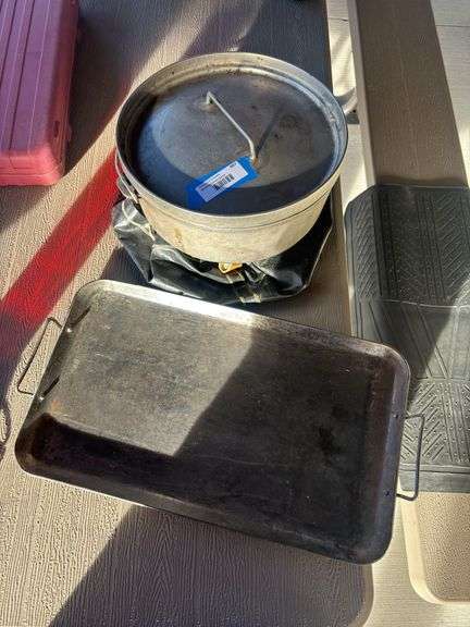 Aluminum Dutch oven and griddle