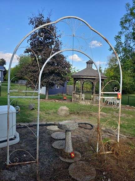 7.5' wide x 9' metal freestanding archway image