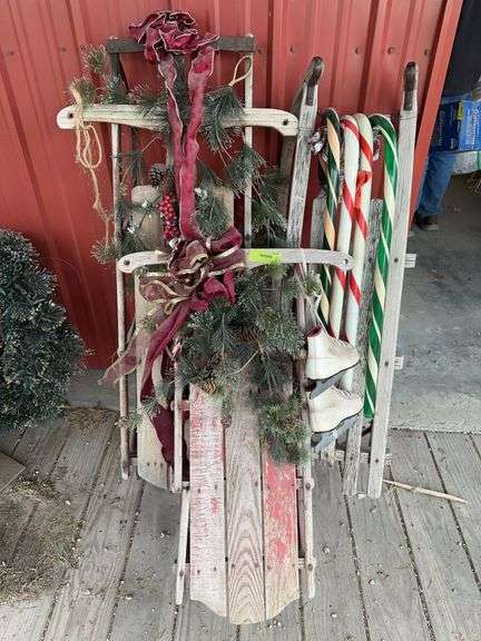 3 decorated sleds image