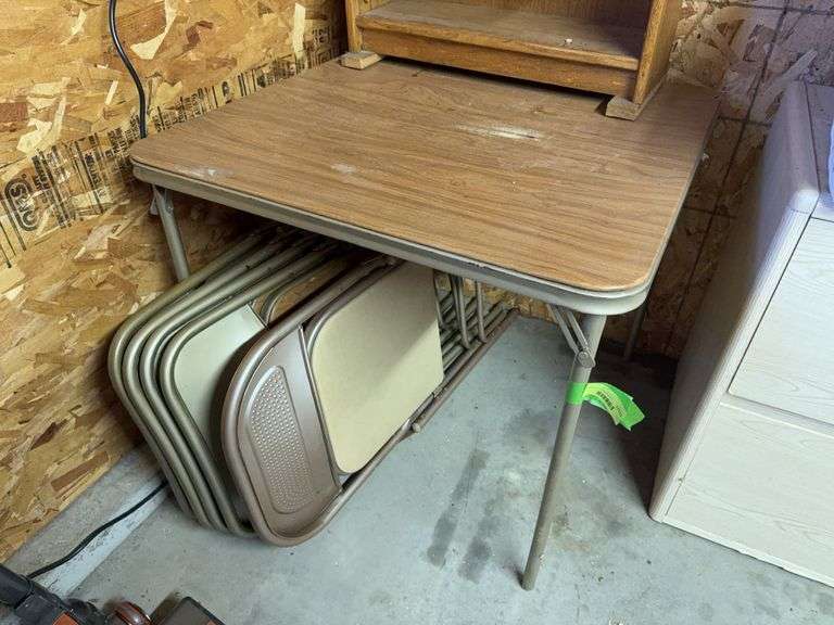 Card table and 5 chairs image