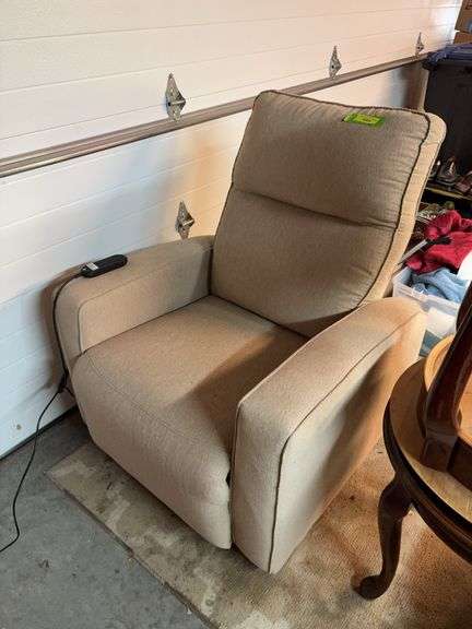 Lift chair w heat and massage image