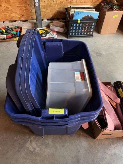 Four totes w lids image