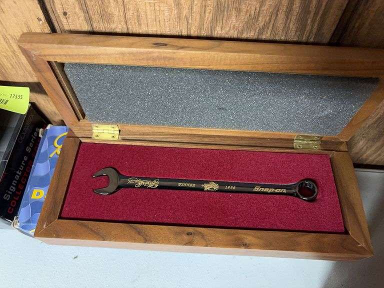 Snap-on signature series limited edition commemorative wrench with American walnut display case 1998 Daytona 500 winner image