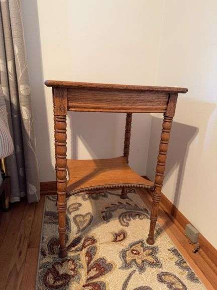 Antique quarter sawn oak table with beaded edge shelf and turned legs 20 x 20 x 28H image