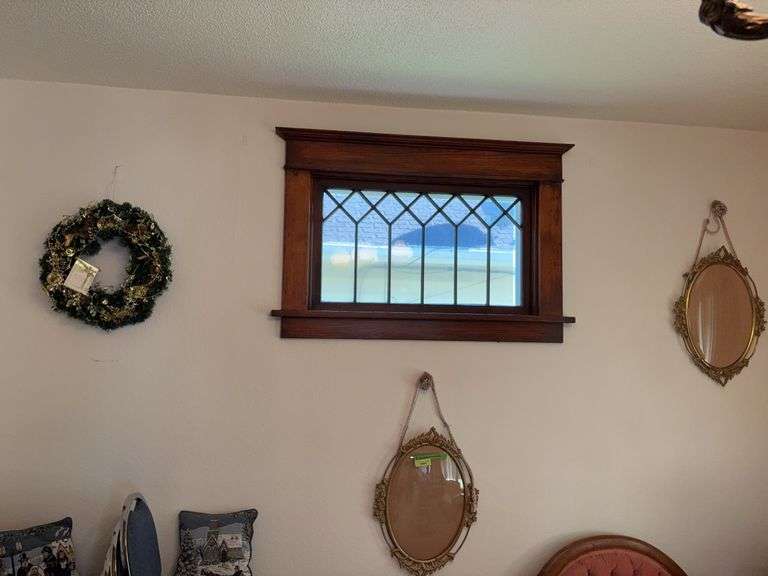 2 metal oval frames 19 x 26 and wreath image