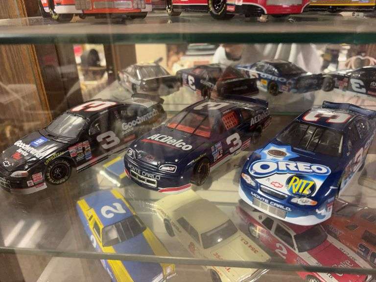 Dale Earnhardt Sr collectibles as shown image